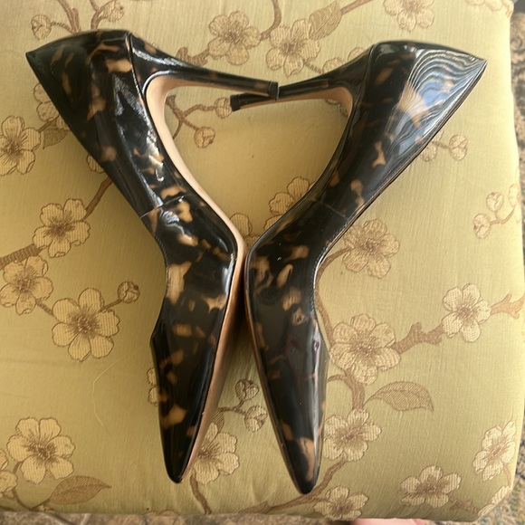 Ann Taylor Gold and Black Print kitten stilletto Heel pointed toe - Picture 3 of 9